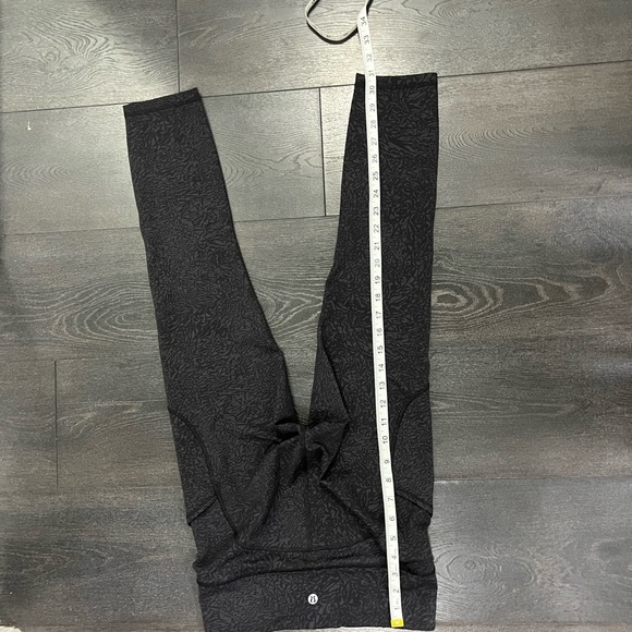 Lululemon leggings in grey - Picture 9 of 10